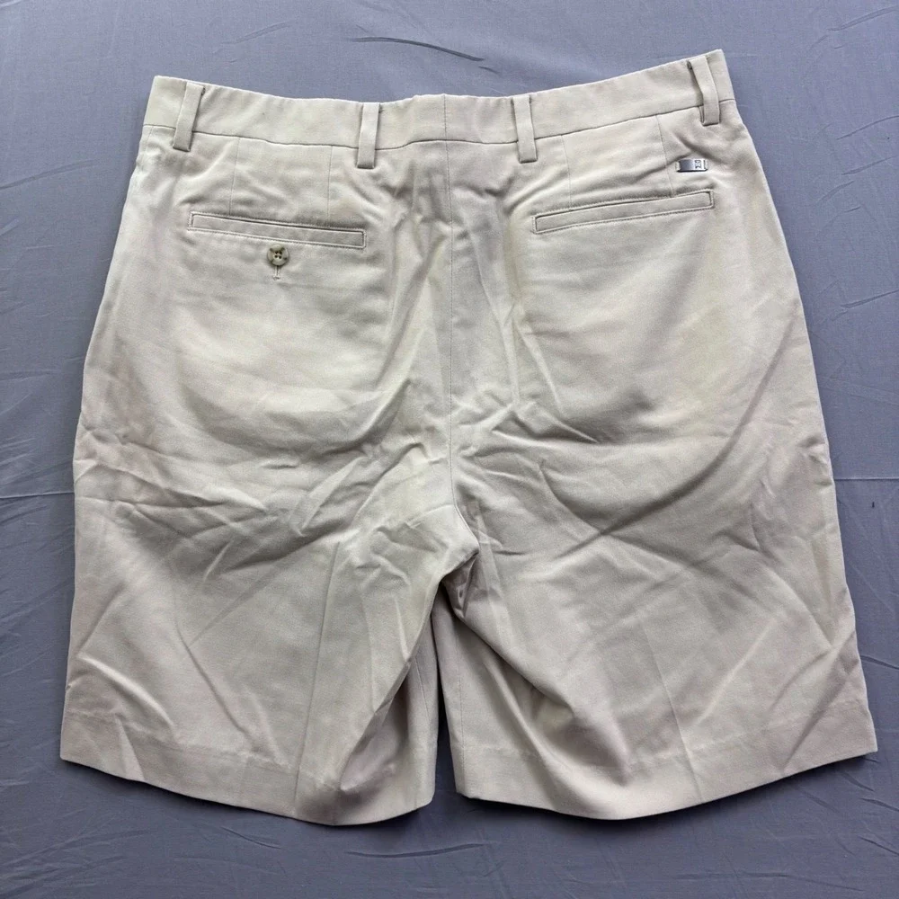 Tiger Woods Collection Nike Mens Golf Shorts Tan Khaki Stretch Size 35 FlatFront